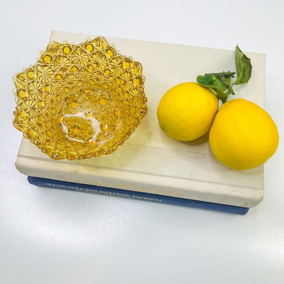 Amber Daisy and Buttons Square Glass Bowl Round Base Scalloped Rim LG Wright HTF - Picture 2 of 6